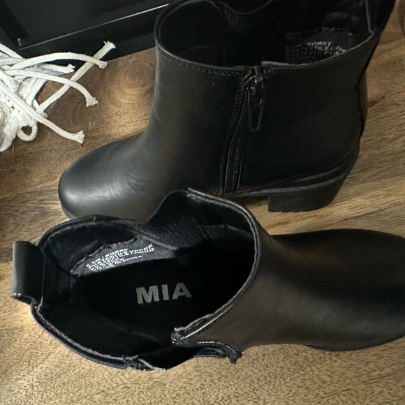 MIA Rorry Boots - Picture 4 of 7